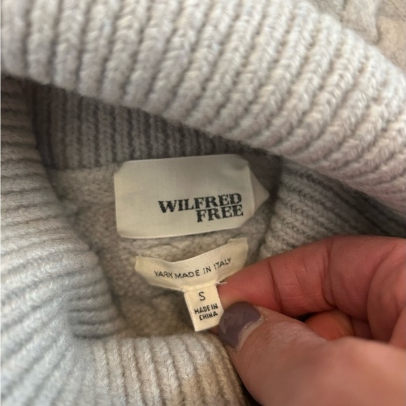 Aritzia Wilfred Free 100% Wool Turtleneck Chevron Pattern Sweater Size Sm Gray - Picture 6 of 13